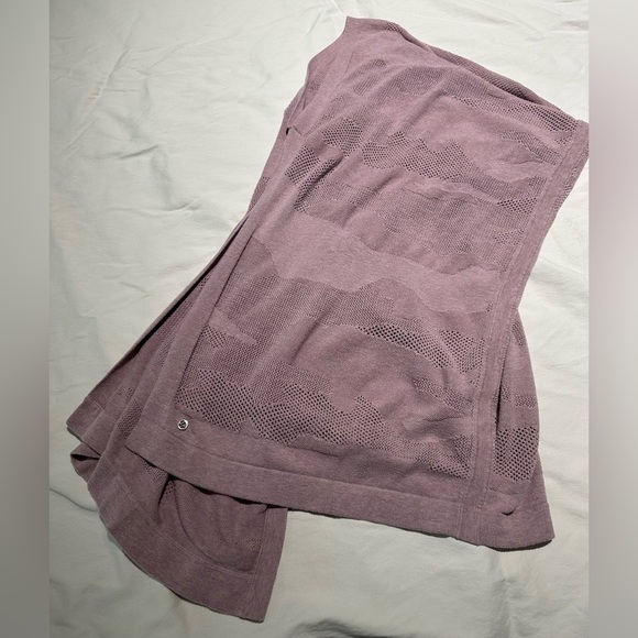 Lululemon Find Your Light Wrap
Heathered Vintage Mauve - Picture 3 of 5